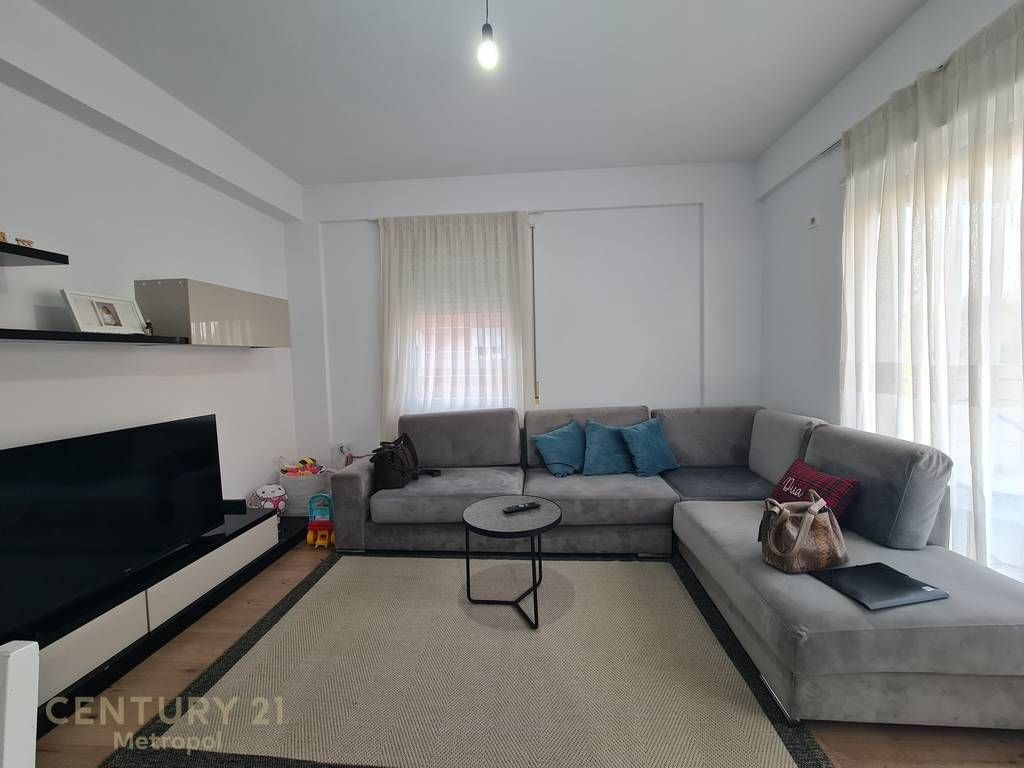 SHITET 1+1 NË KATIN E 2-TË ME ASHENSOR – PRANË KOPSHTIT BOTANIK! 107,000 € Sip. Totale  68m2