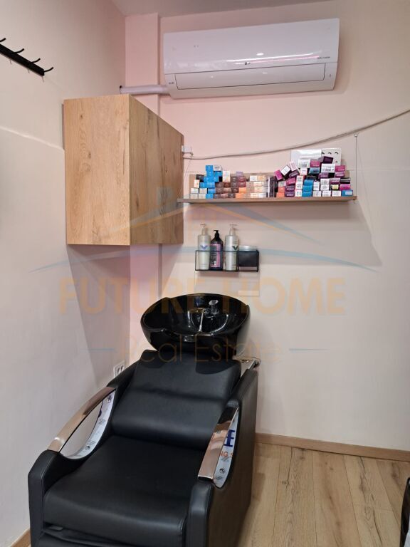 Tirane, affitto Affitto, Centro Estetico Completo, Via Xhanfize Keko 700 €