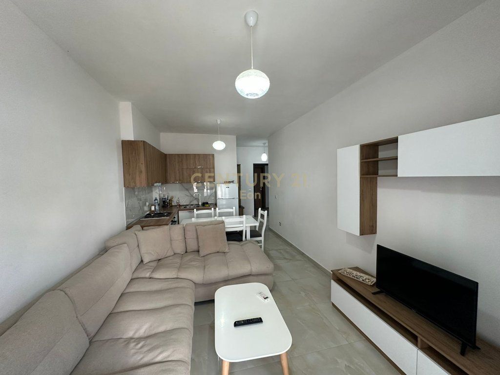 SHITET APARTAMENT 1+1 I MOBILUAR ME PAMJE DETI NE GOLEM, MALI ROBIT!