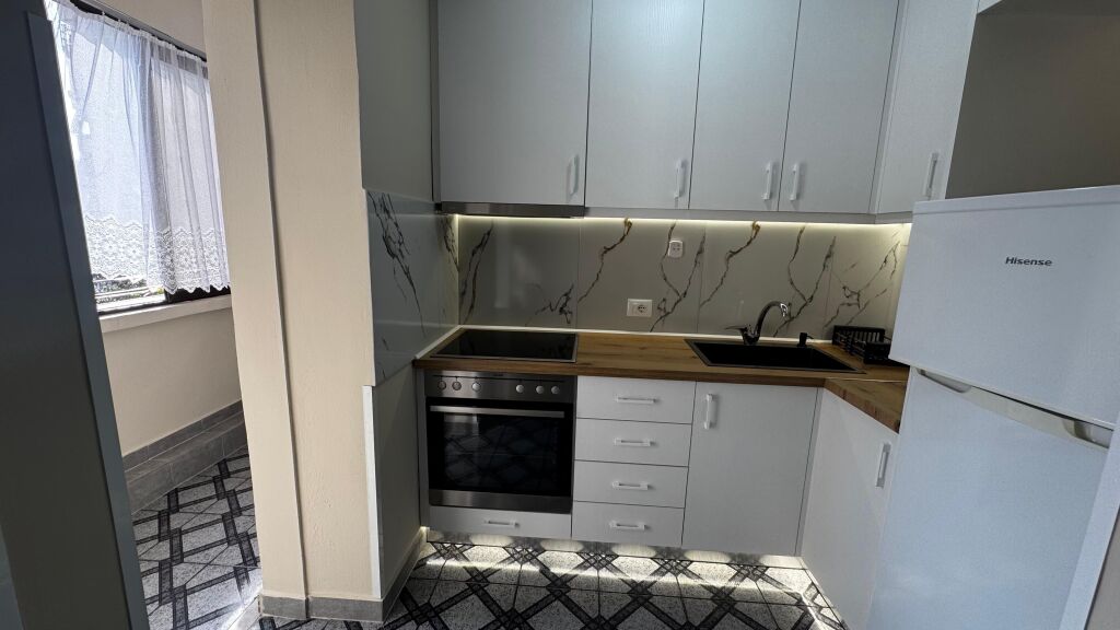 Apartment 1+1 for rent at the building with Shigjeta !