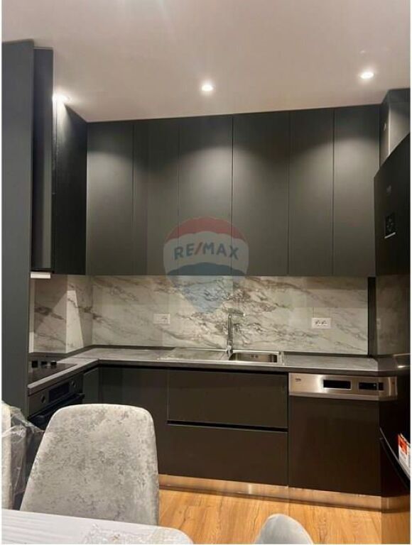 Apartament 3+1+2 me qera Pazari Ri