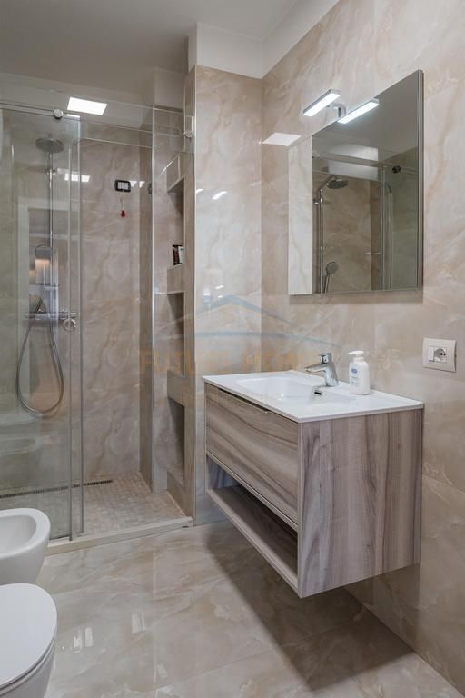 Shitet, Apartament 3+1+2, Kompleksi "Kontakt", 21 Dhjetori