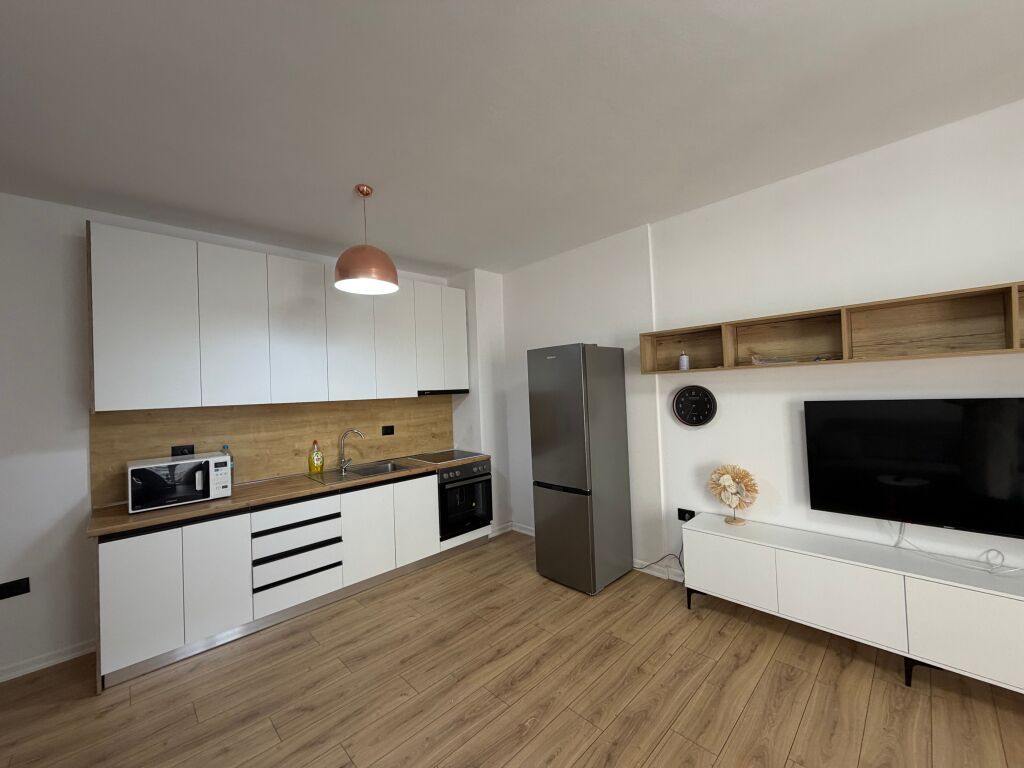 📣 QERA Apartament 2+1+2 📍 Kompleksi Star, Ish Parku i Autobuzeve ✨   🏢 Ndertim i Ri  🛋️ Mobiluar Me Kushte Bashkekohore   💶Cmimi 70.000 Leke