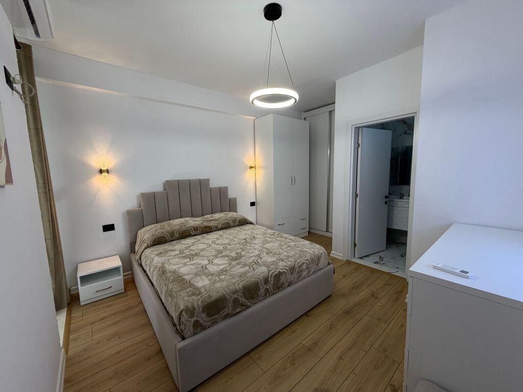 📣 QERA Apartament 2+1+2 📍 Kompleksi Star, Ish Parku i Autobuzeve ✨   🏢 Ndertim i Ri  🛋️ Mobiluar Me Kushte Bashkekohore   💶Cmimi 70.000 Leke