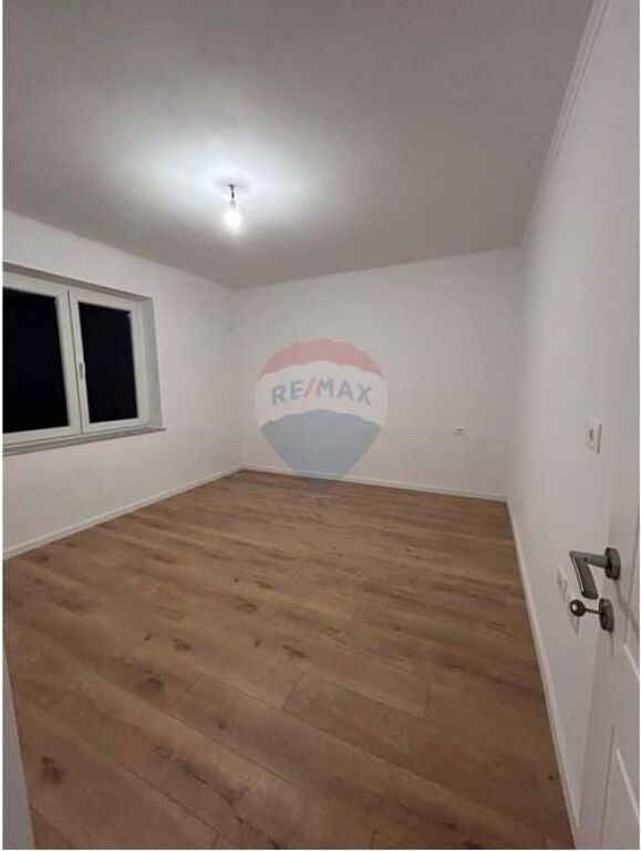 Apartament - Për Qira - Rruga e Durrësit, Tiranë