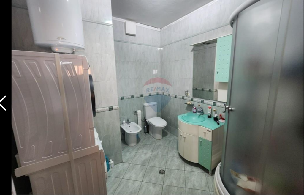 Apartament per shitje 3+1+2 tek Komuna e Parisit