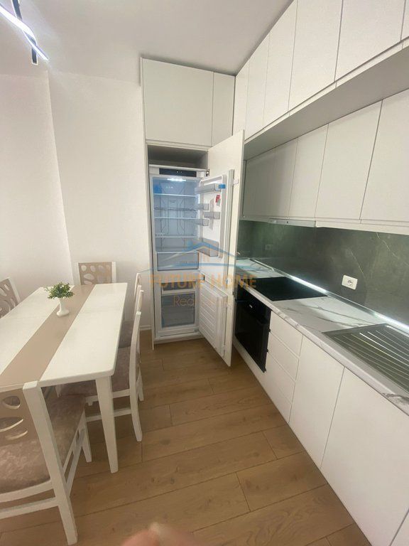 Qera, Apartament 1+1, Rruga 5 Maji, Tiranë.