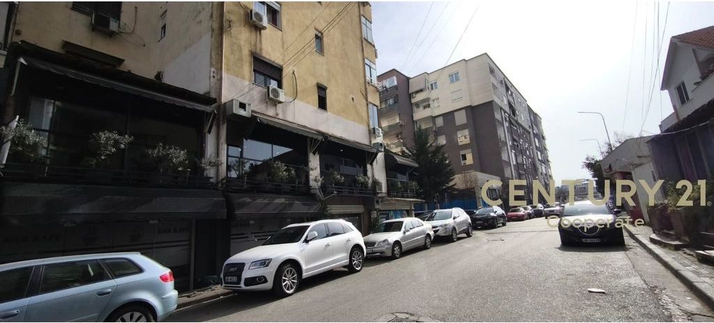 VENDIAMO SPAZIO COMMERCIALE, VICINO A TV KLAN, ADIACENTE ALL'UNIVERSITÀ EUROPEA DI TIRANA (UET)