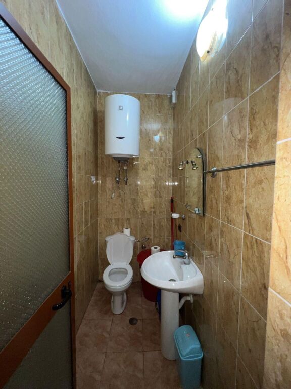 Apartament 2+1 me qira tek Komuna e Parisit!