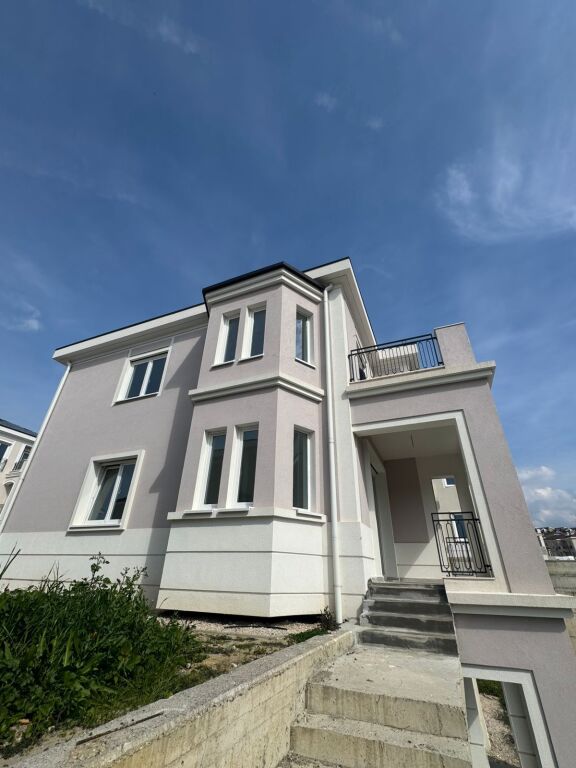 🏡 Vilë 3-Katëshe për Shitje – Collina Verde, pranë TEG