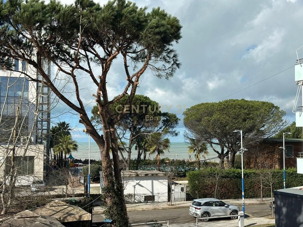 SHITET APARTAMENT 1+1 I MOBILUAR ME PAMJE DETI NE GOLEM, MALI ROBIT!