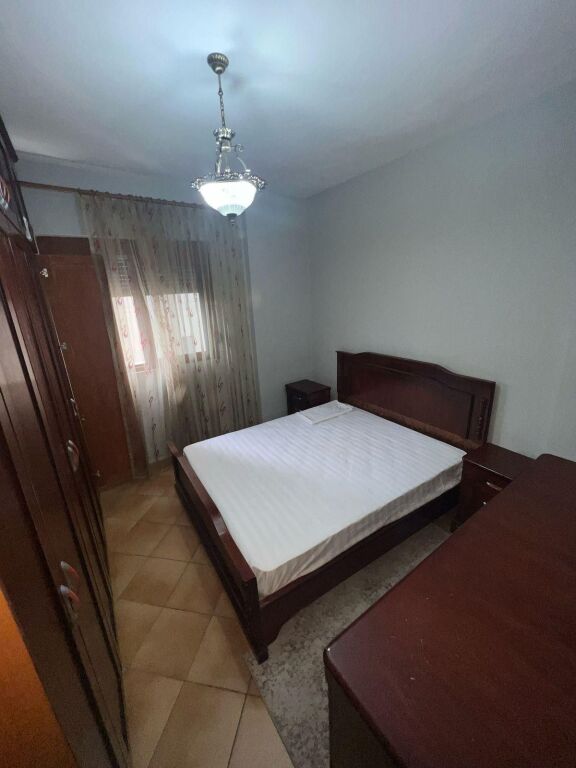 Apartament 2+1 me qira tek Komuna e Parisit!