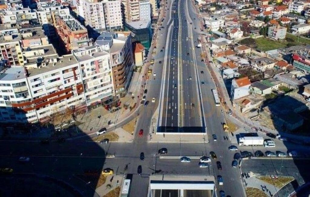 Në shitje, Apartament 2+1+2+Vend parkimi, unaza e Re, Tiranë