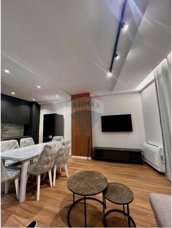 Apartament 3+1+2 me qera Pazari Ri