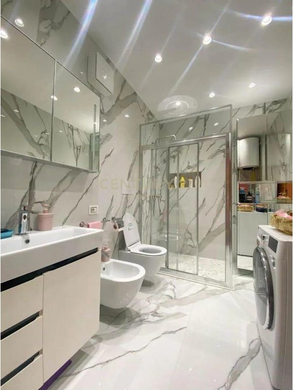 Appartamento 3+1+2 balconi + guardaroba separata in affitto a Bllok! 2.000 € /mese Sup. Totale 138m2