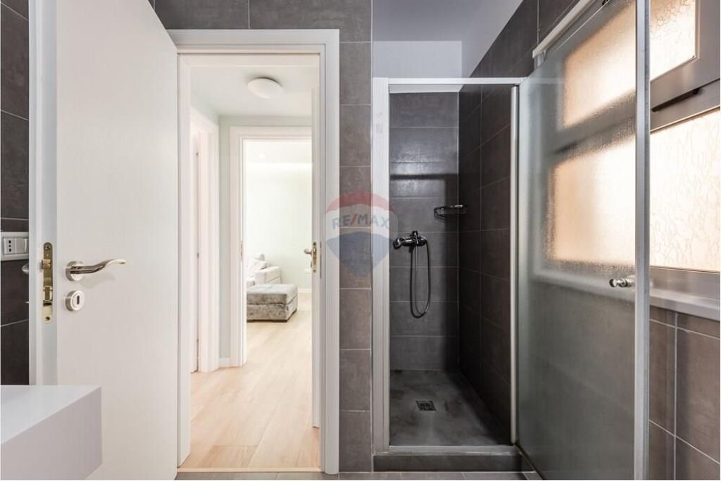 🏡 Apartament 1+1 për Qira – Lungomare, Vlorë