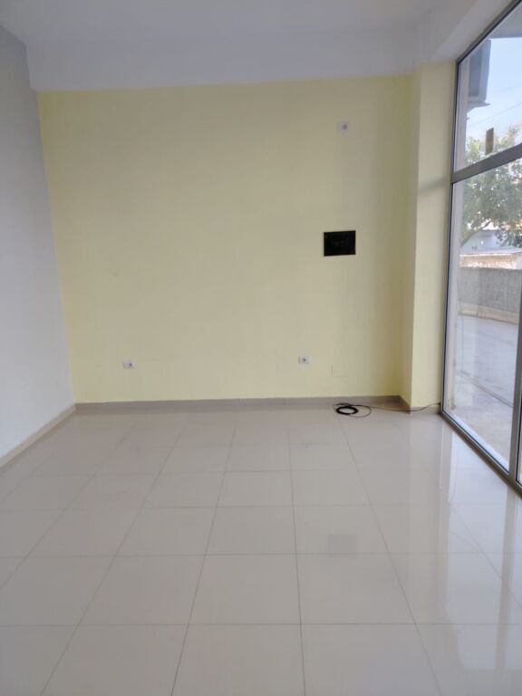 Commercial space for sale  - 25 m²  - 75,000 € negotiable