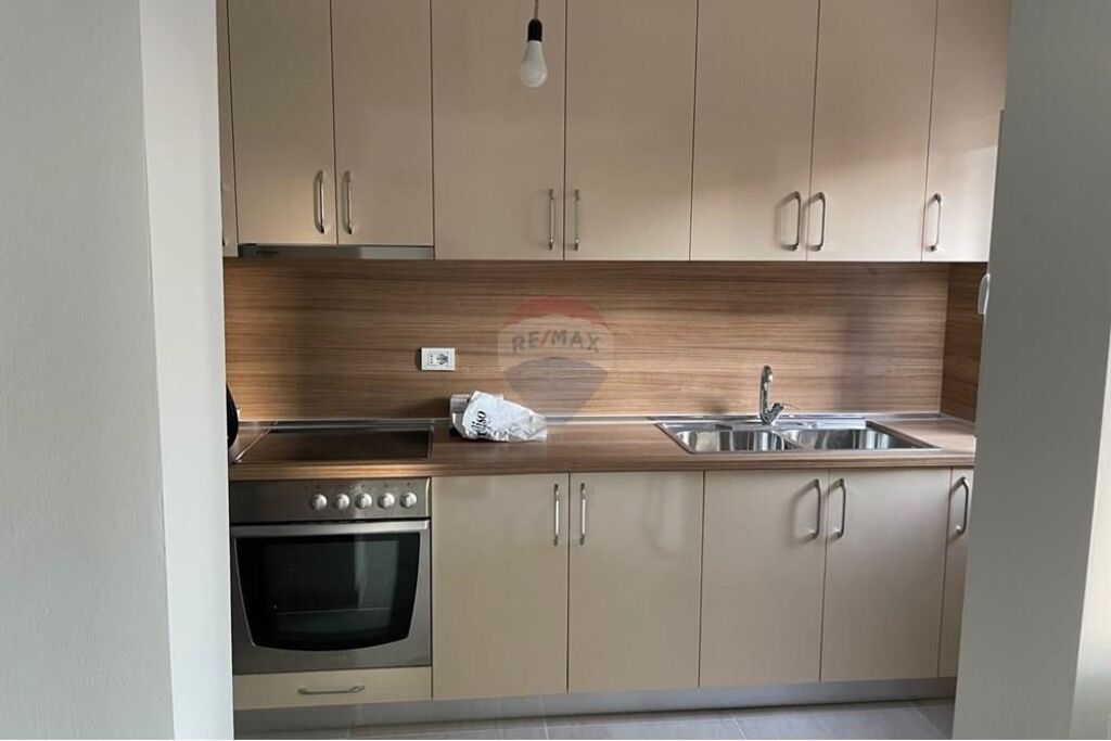 Apartament 3+1 me qera Rruga Fortuzi