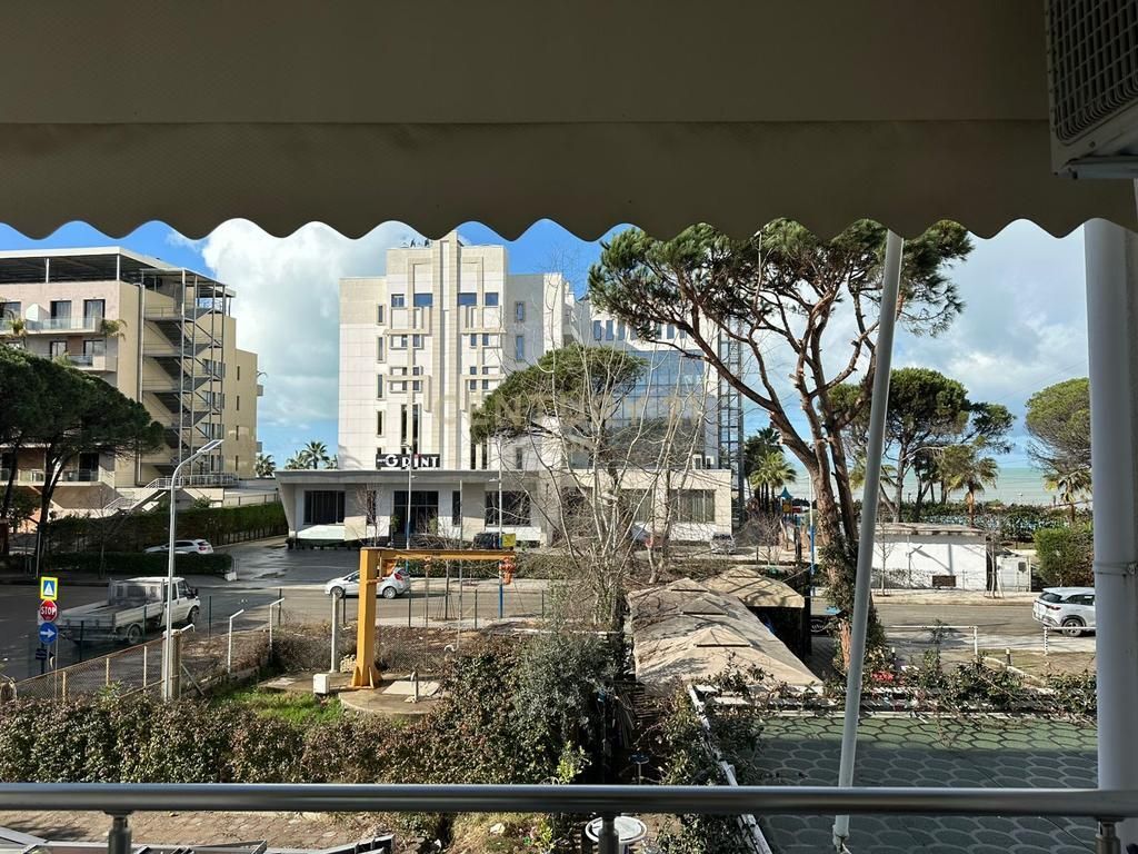 SHITET APARTAMENT 1+1 I MOBILUAR ME PAMJE DETI NE GOLEM, MALI ROBIT!
