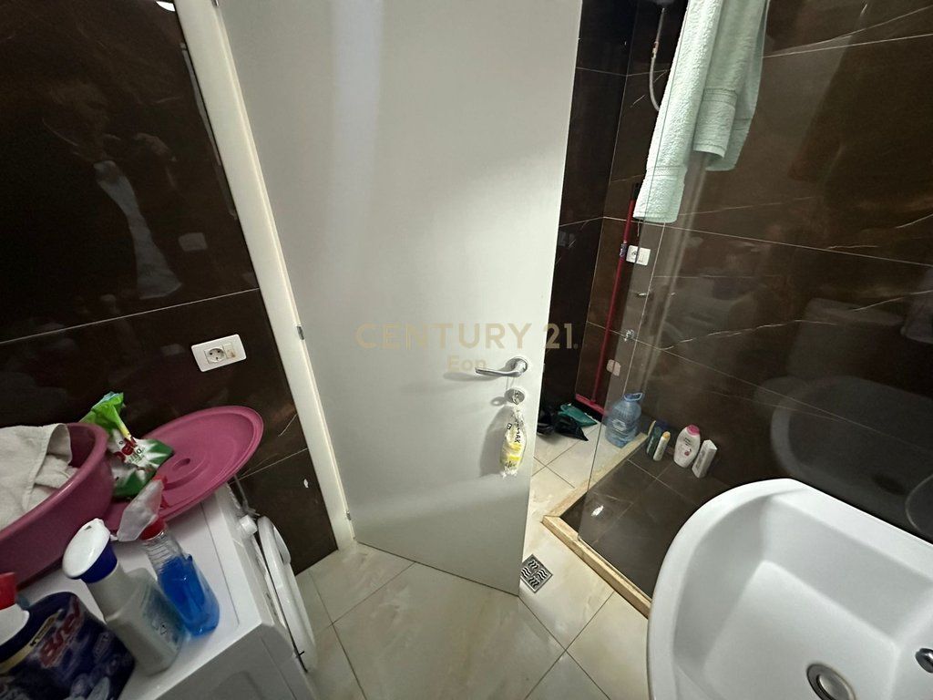 SHITET APARTAMENT 1+1 I MOBILUAR ME PAMJE DETI NE GOLEM, MALI ROBIT!