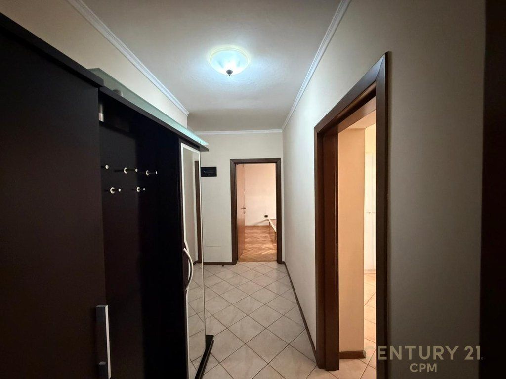 Affittasi appartamento 2+1 nel centro di Tirana