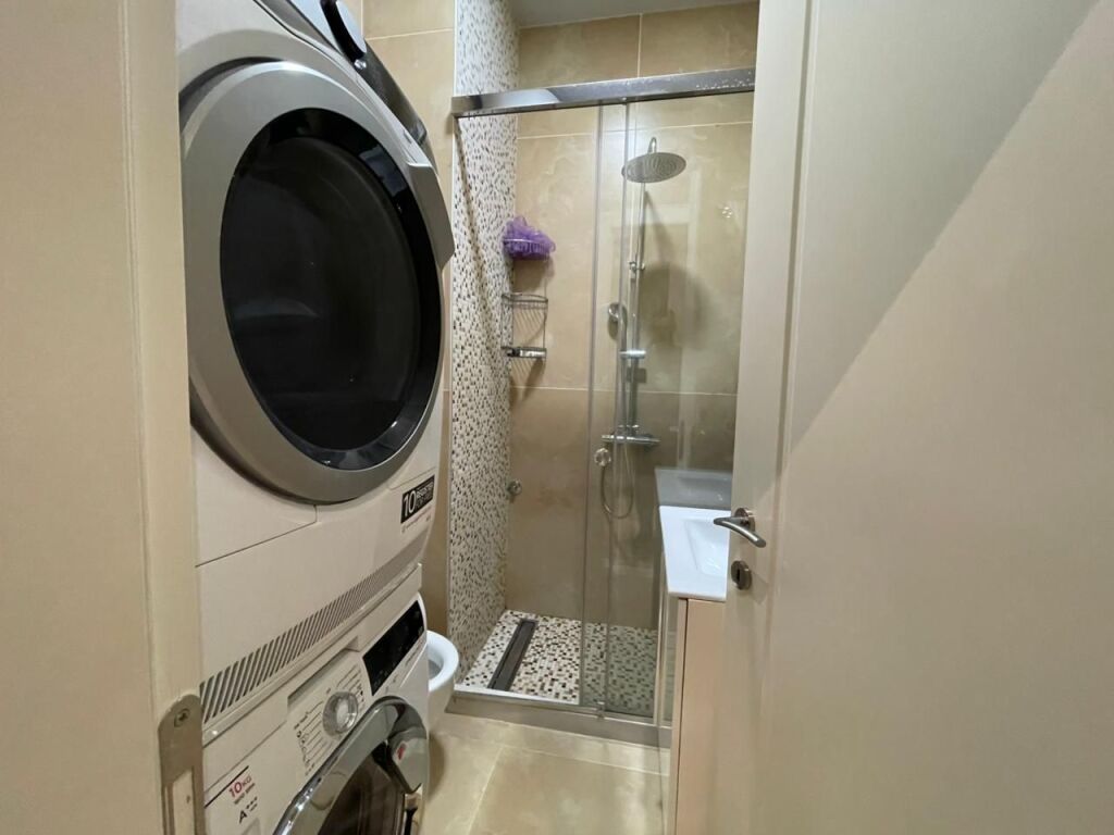 Apartament 3+1+2 Parking per shitje tek Liqeni i Thate.