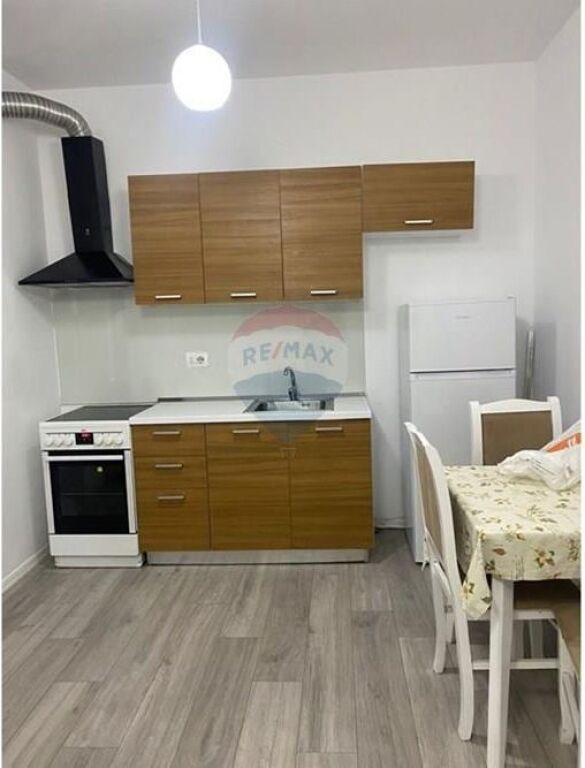 Jepet me qira apartament 1+1 te Univers City