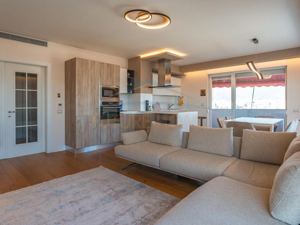 Shitet, Apartament 3+1+2, Kompleksi "Kontakt", 21 Dhjetori