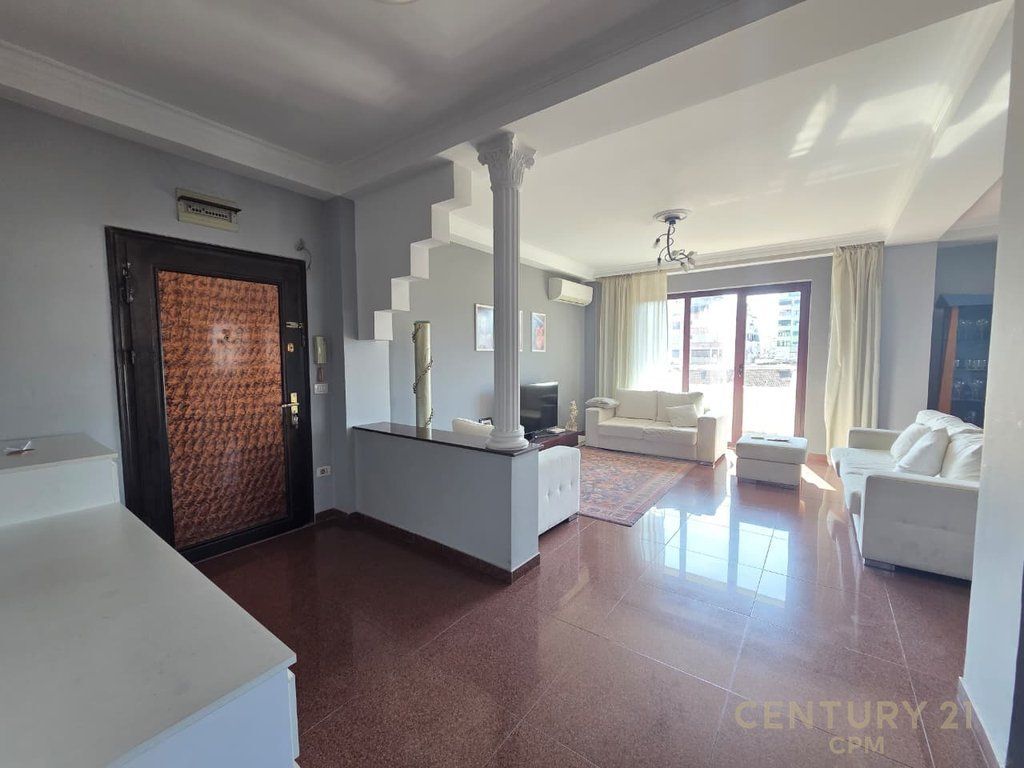 Shitet apartament 3+1 në zonën e Ish Bllokut, Tiranë