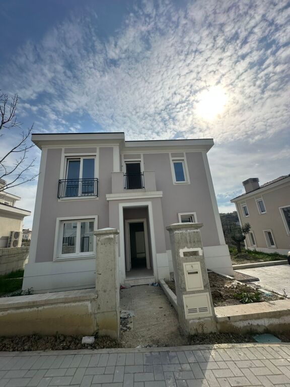🏡 Vilë 3-Katëshe për Shitje – Collina Verde, pranë TEG
