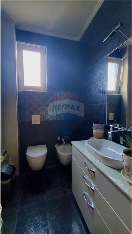 Apartament 3+1+2 me qera Blloku