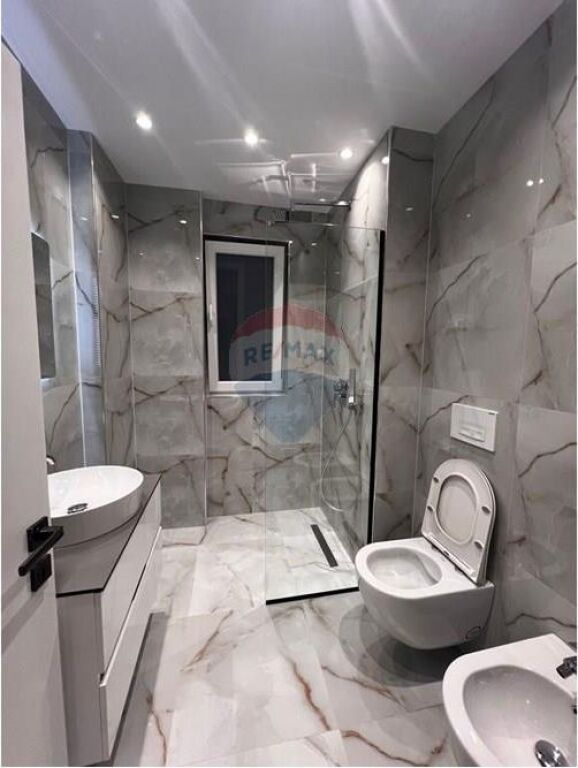 Apartament 3+1+2 me qera Pazari Ri