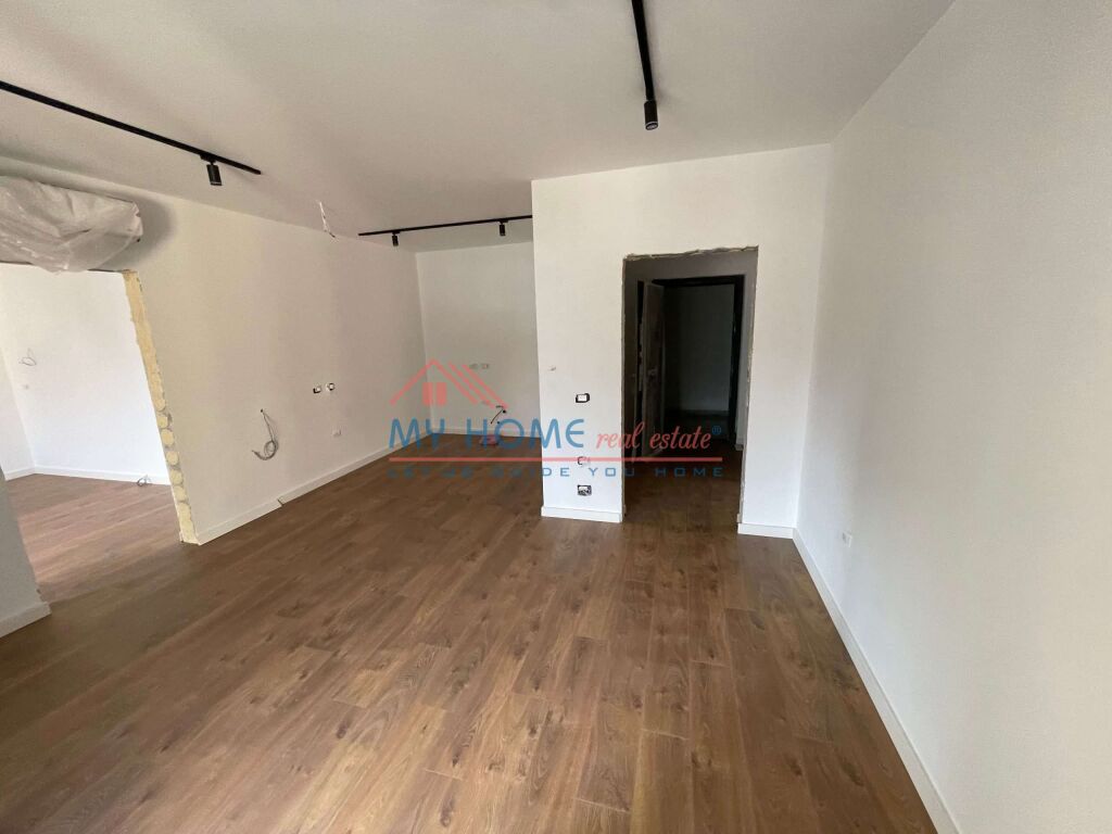 Office for rent on Elbasanit Street in Tirana