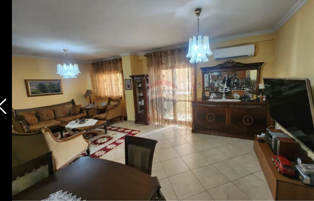 Apartament per shitje 3+1+2 tek Komuna e Parisit