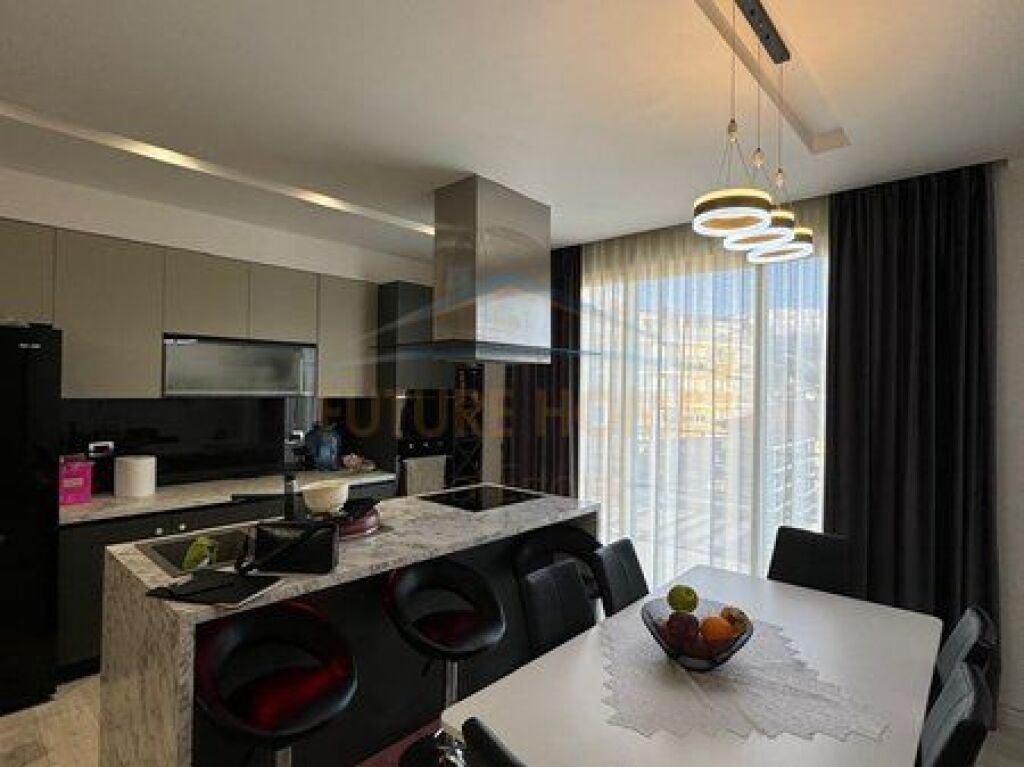 Shitet Apartament 2+1+2+ Verande, Shkozë