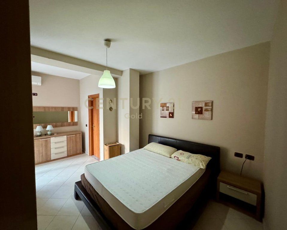 Kodra e Diellit, Affittiamo appartamento 2+1+2