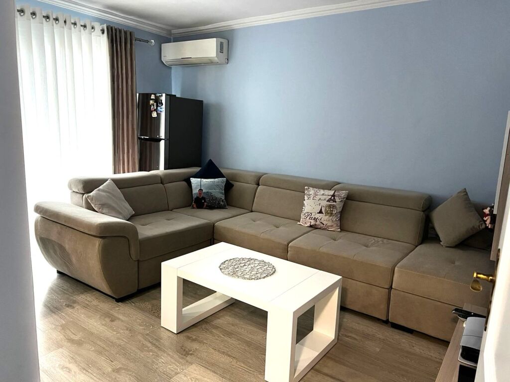 🏠 Jepet me Qera Super Apartament 1+1 ne Qender tek Mine Peza, ne Rrugen e Durresit