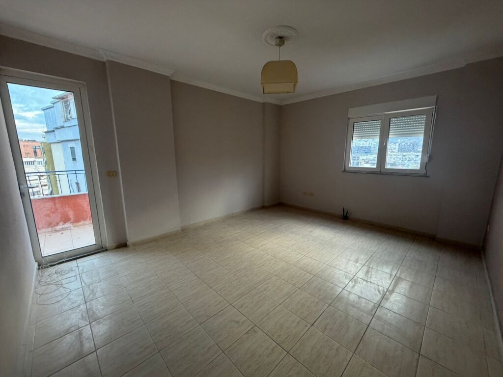 Apartament - Për Qira - Rruga Skënder Luarasi, Tiranë