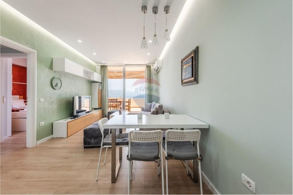 🏡 Apartament 1+1 për Qira – Lungomare, Vlorë