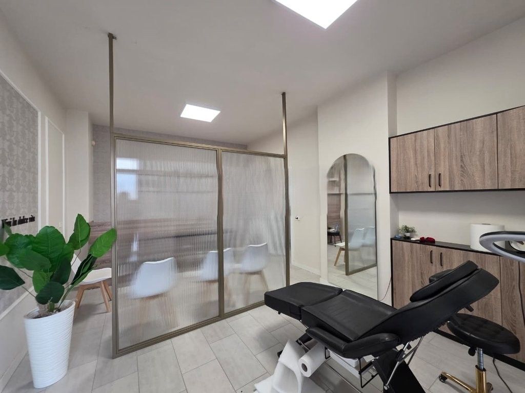 ATTIVITÀ DERMO-ESTETICA IN VENDITA DIETRO IL COMPLESSO SQUARE 21 10,000 €