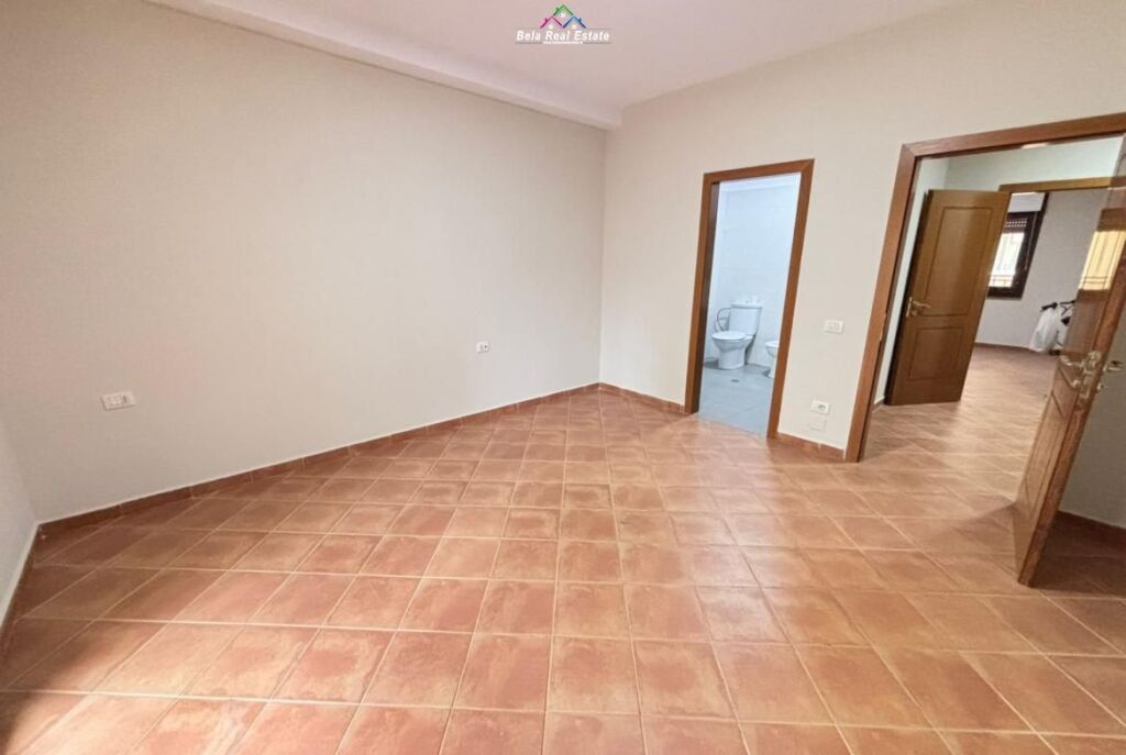 Zyre Me Qera tek Komuna e Parisit ( ID BZ2869) Tirane