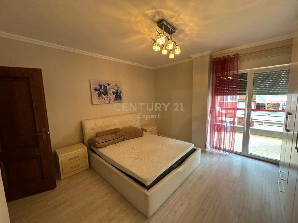 SHITET APARTAMENT 2+1+GARDEROBË – KOMPLEKSI COLOMBO 2, LIQENI I THATË
