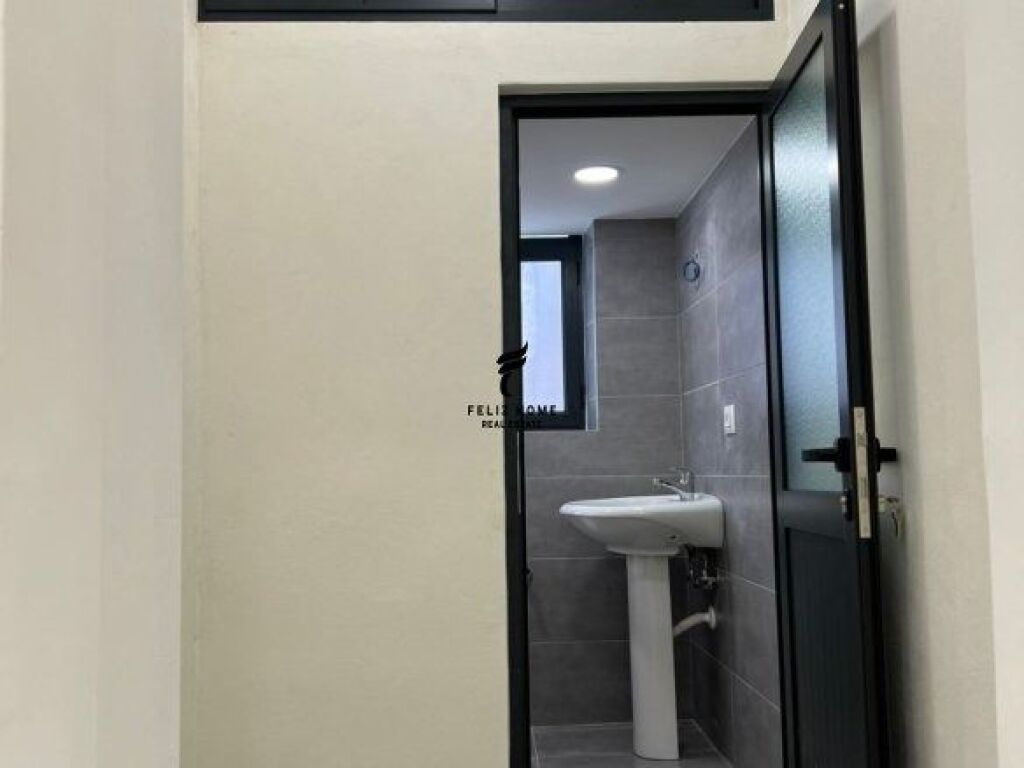 DYQAN ME QERA 67 M2 STADIUMI DINAMO 2.500 EURO FH-64601