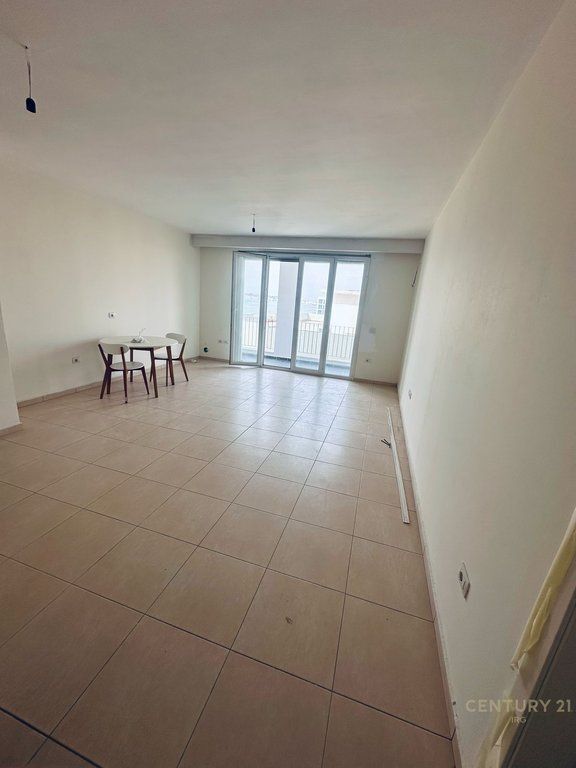 Apartament 2 + 1 për shitje tek Shkëmbi i Kavajës
