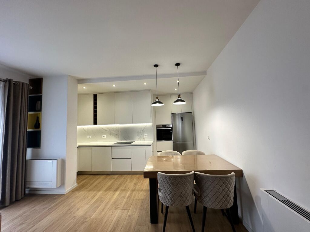 Apartament me qira vjetore , Kopshti Zoologjik
