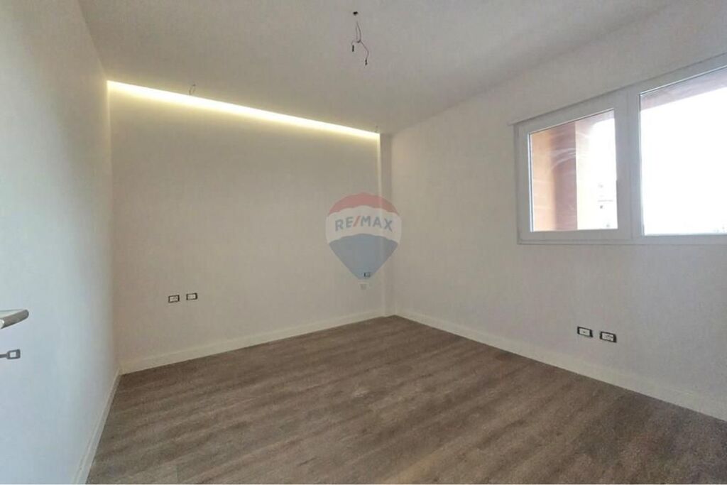 Apartament 2+1 në shitje te Shkolla e Kuqe