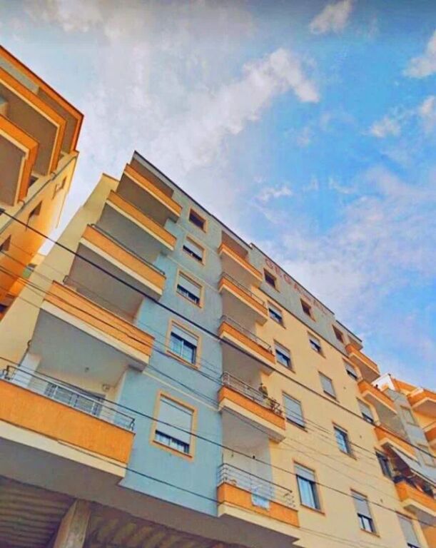 jepet me qera apartament 2+1 Kati 3, 110 m² (pranë Kafes së Rremës, Rruga Faik Kulla - 30.000 ALL/muaj / Preferohen çifte) Tirane, jepet me qera apartament 2+1 Kati 3, 110 m² (pranë Kafes së Rremës, Rruga Faik Kulla - 30.000 ALL/muaj / Preferohen çifte)