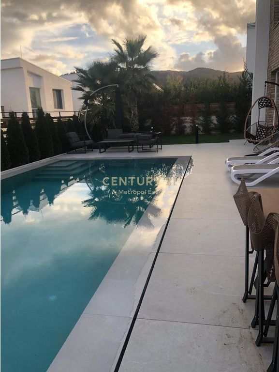 VILLA DI LUSSO IN AFFITTO CON PISCINA, IN UNA ZONA RESIDENZIALE VICINO A TEG 5.000 € /Mese Sup. Totale  500m2