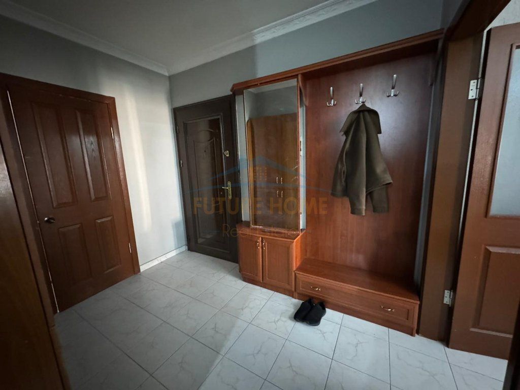 Shitet, Apartament 2+1+2, Laprake, Tirane