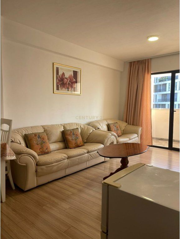 Shitet apartament 3+1+2 tek 5 Maji